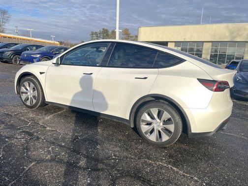 2022 Tesla Model Y Long Range Dual Motor All-Wheel Drive