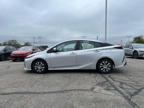 Classic Silver Metallic 2020 Toyota Prius Prime LE