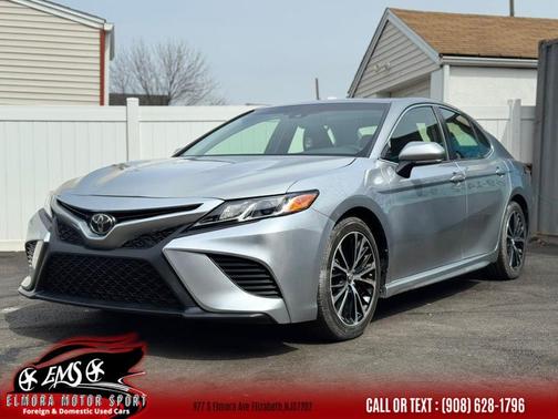 Celestial Silver Metallic 2018 Toyota Camry XLE