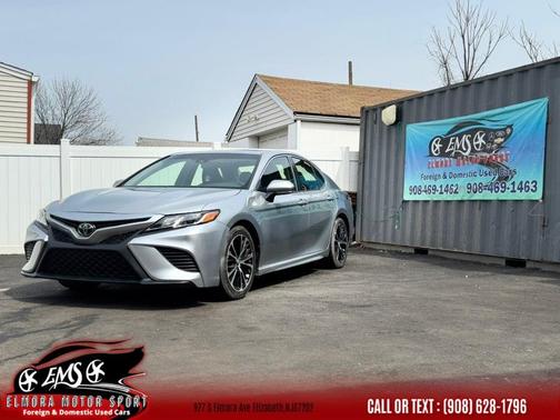 Celestial Silver Metallic 2018 Toyota Camry XLE