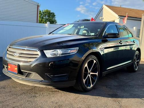 Tuxedo Black Metallic 2015 Ford Taurus SEL