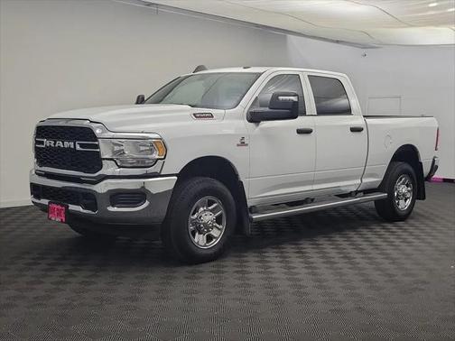 2024 RAM 3500 Tradesman Crew Cab 4x4 64' Box