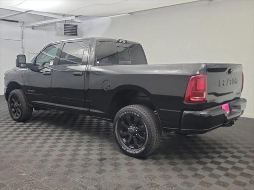 2025 RAM 3500 Laramie Crew Cab 4x4 64' Box