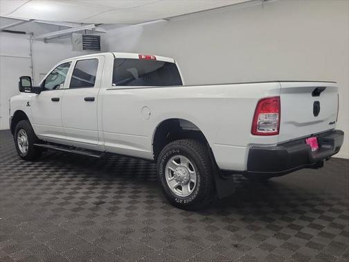 2024 RAM 3500 Tradesman Crew Cab 4x4 8 Box