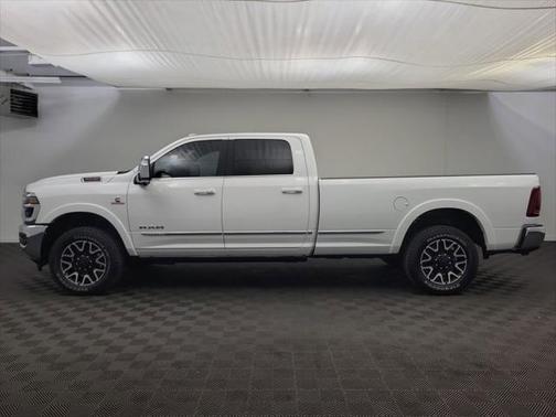 2025 RAM 3500 Limited Crew Cab 4x4 8 Box