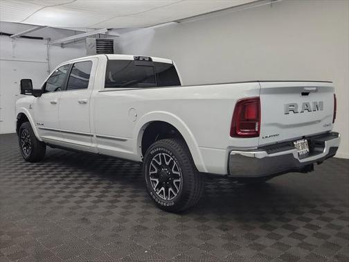 2025 RAM 3500 Limited Crew Cab 4x4 8 Box