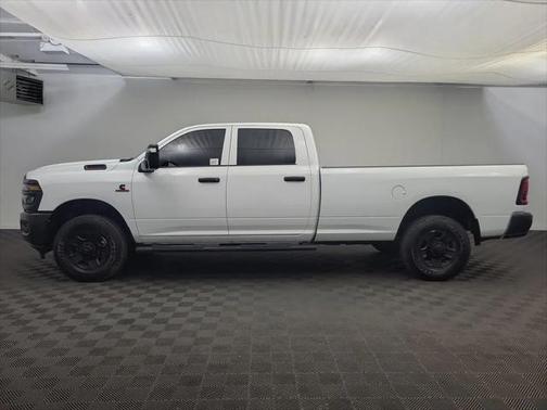 2025 RAM 3500 Tradesman Crew Cab 4x4 8 Box