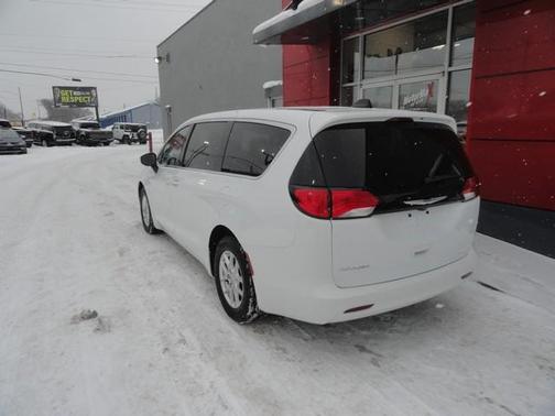 2023 Chrysler Voyager LX