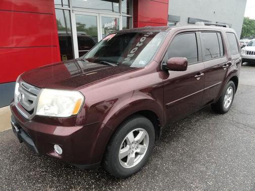 Burgundy 2011 Honda Pilot EX