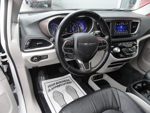 2018 Chrysler Pacifica Touring-L