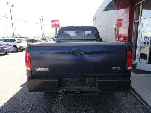 Blue 2004 Ford F-250 Super Duty