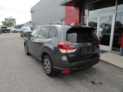 Magnetite Gray Metallic 2023 Subaru Forester Premium