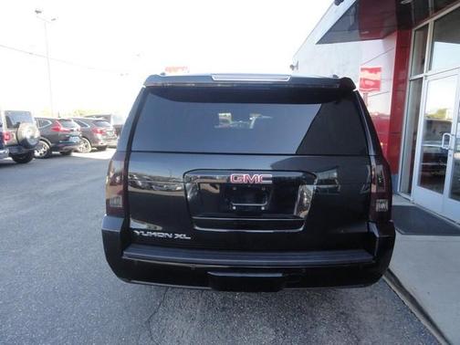 2017 GMC Yukon XL SLT