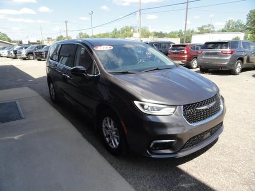 2023 Chrysler Pacifica Touring-L