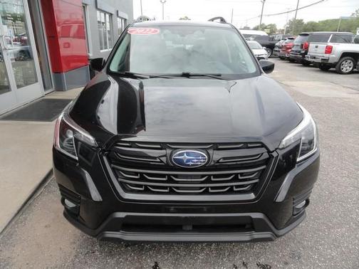 Crystal Black Silica 2022 Subaru Forester Premium