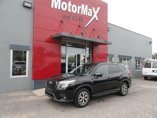 Crystal Black Silica 2022 Subaru Forester Premium