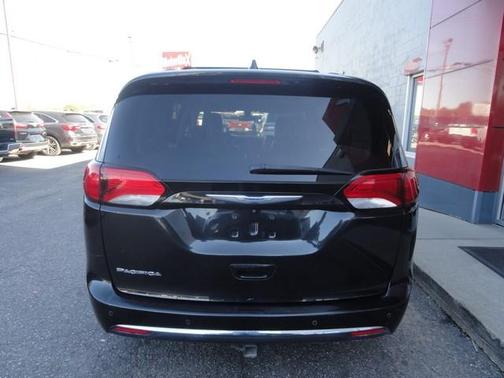 2018 Chrysler Pacifica Touring-L