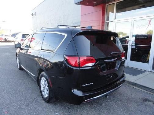 2018 Chrysler Pacifica Touring-L