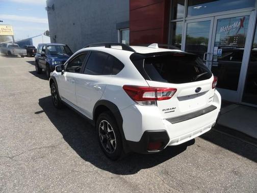 Crystal White Pearl 2019 Subaru Crosstrek 2.0i Premium