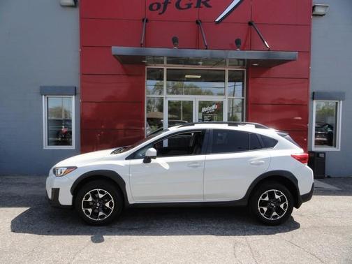 Crystal White Pearl 2019 Subaru Crosstrek 2.0i Premium