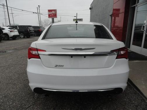 2013 Chrysler 200 Limited