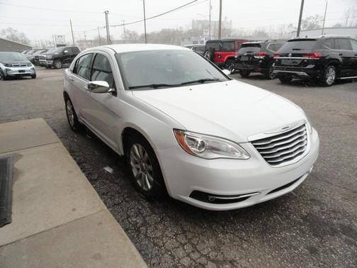 2013 Chrysler 200 Limited