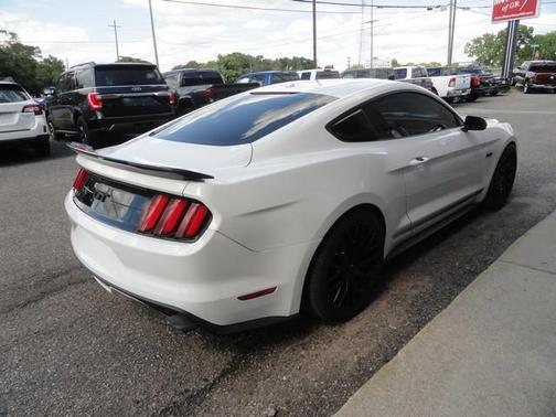 White 2016 Ford Mustang GT