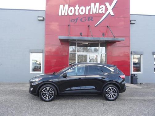 Black 2021 Ford Escape PHEV SEL