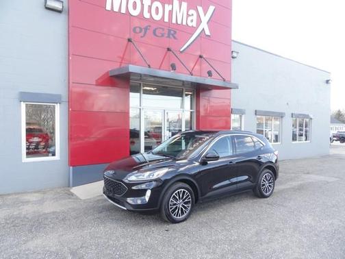 Black 2021 Ford Escape PHEV SEL