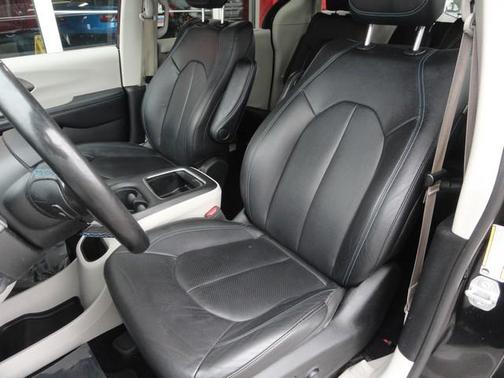 2021 Chrysler Pacifica Touring-L