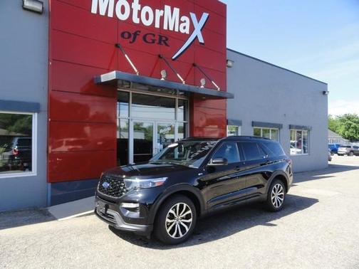 Black 2023 Ford Explorer ST-Line