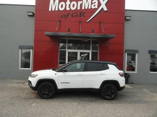 White 2023 Jeep Compass Trailhawk