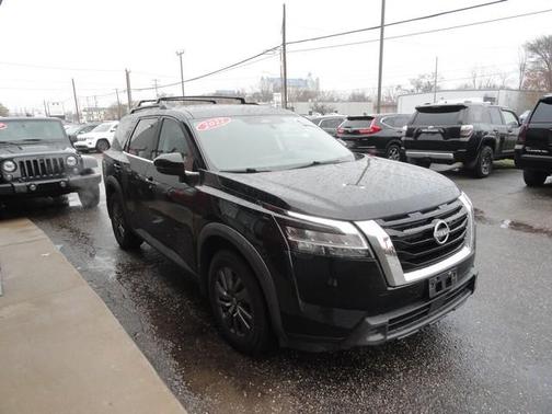 2022 Nissan Pathfinder SV