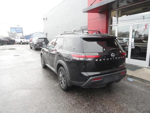 2022 Nissan Pathfinder SV