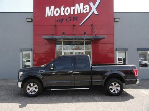 Black 2015 Ford F-150 XLT