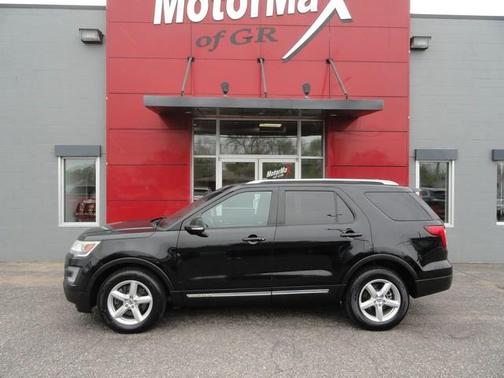 Black 2017 Ford Explorer XLT