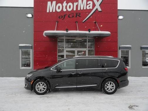 2020 Chrysler Pacifica Touring-L