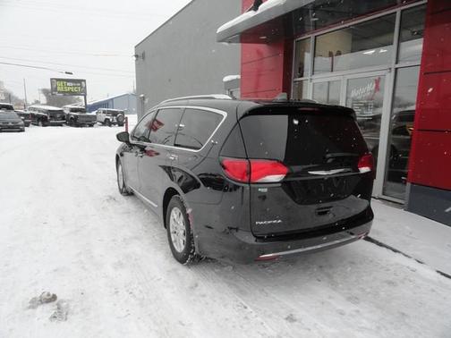 2020 Chrysler Pacifica Touring-L