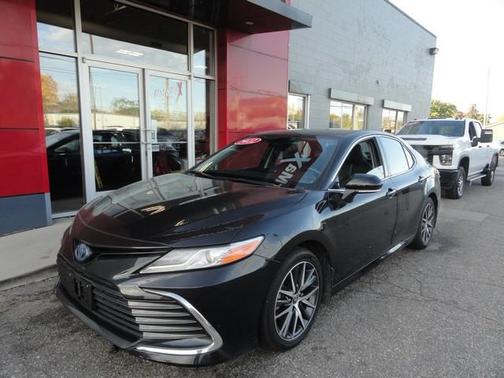 2022 Toyota Camry Hybrid XLE
