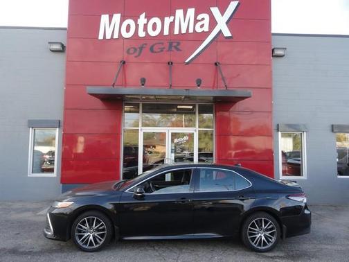 2022 Toyota Camry Hybrid XLE