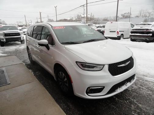 2023 Chrysler Pacifica Hybrid Touring L