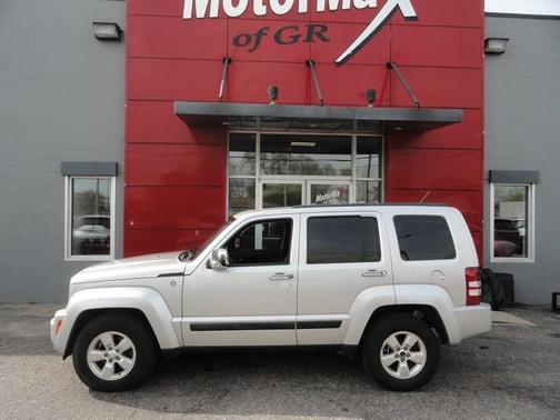 Silver 2012 Jeep Liberty Sport