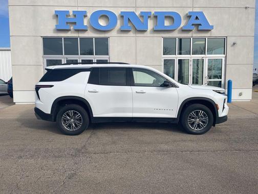 2024 Chevrolet Traverse LT