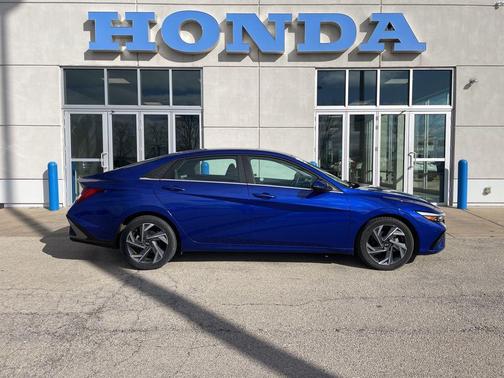 2025 Hyundai ELANTRA Limited