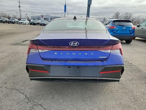 2025 Hyundai ELANTRA Limited