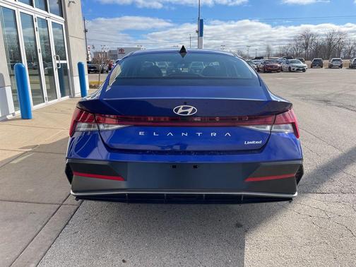 2025 Hyundai ELANTRA Limited