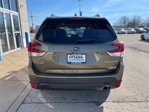 2022 Subaru Forester Premium