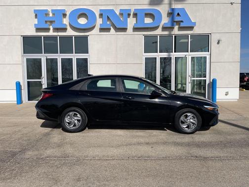 2024 Hyundai ELANTRA SE