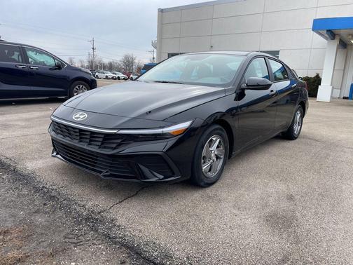 2024 Hyundai ELANTRA SE