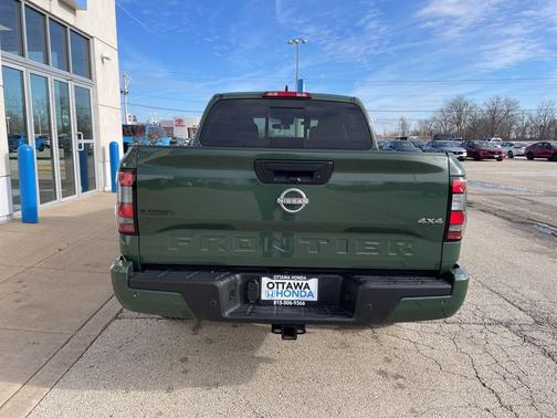 2025 Nissan Frontier SV